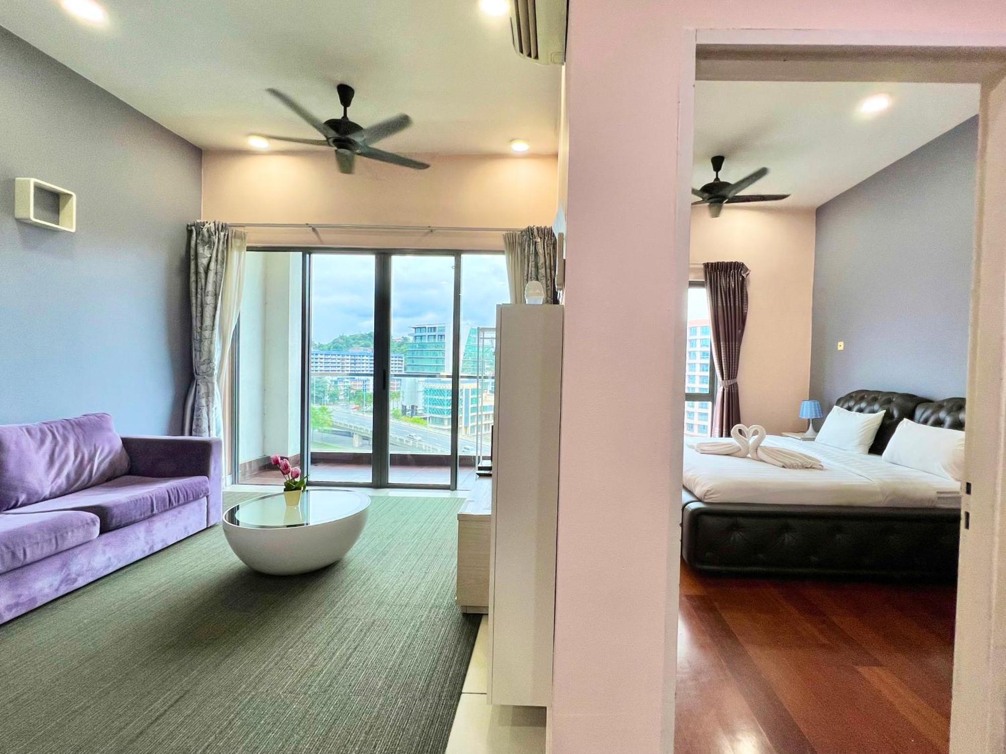 Capital O 90987 The Loft Residences Homestay @ Imago Shopping Mall 2 Kampong Sembulan Buitenkant foto