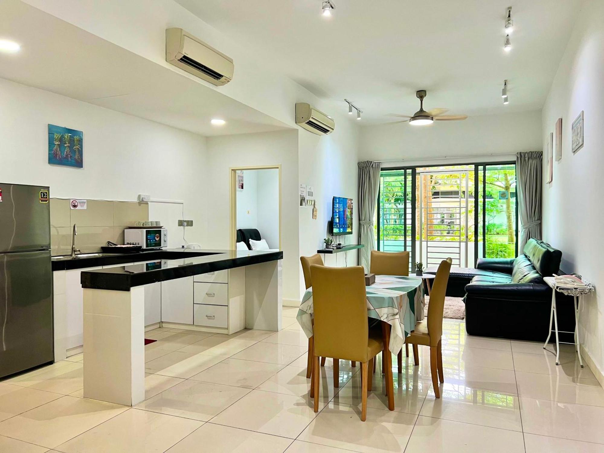 Capital O 90987 The Loft Residences Homestay @ Imago Shopping Mall 2 Kampong Sembulan Buitenkant foto