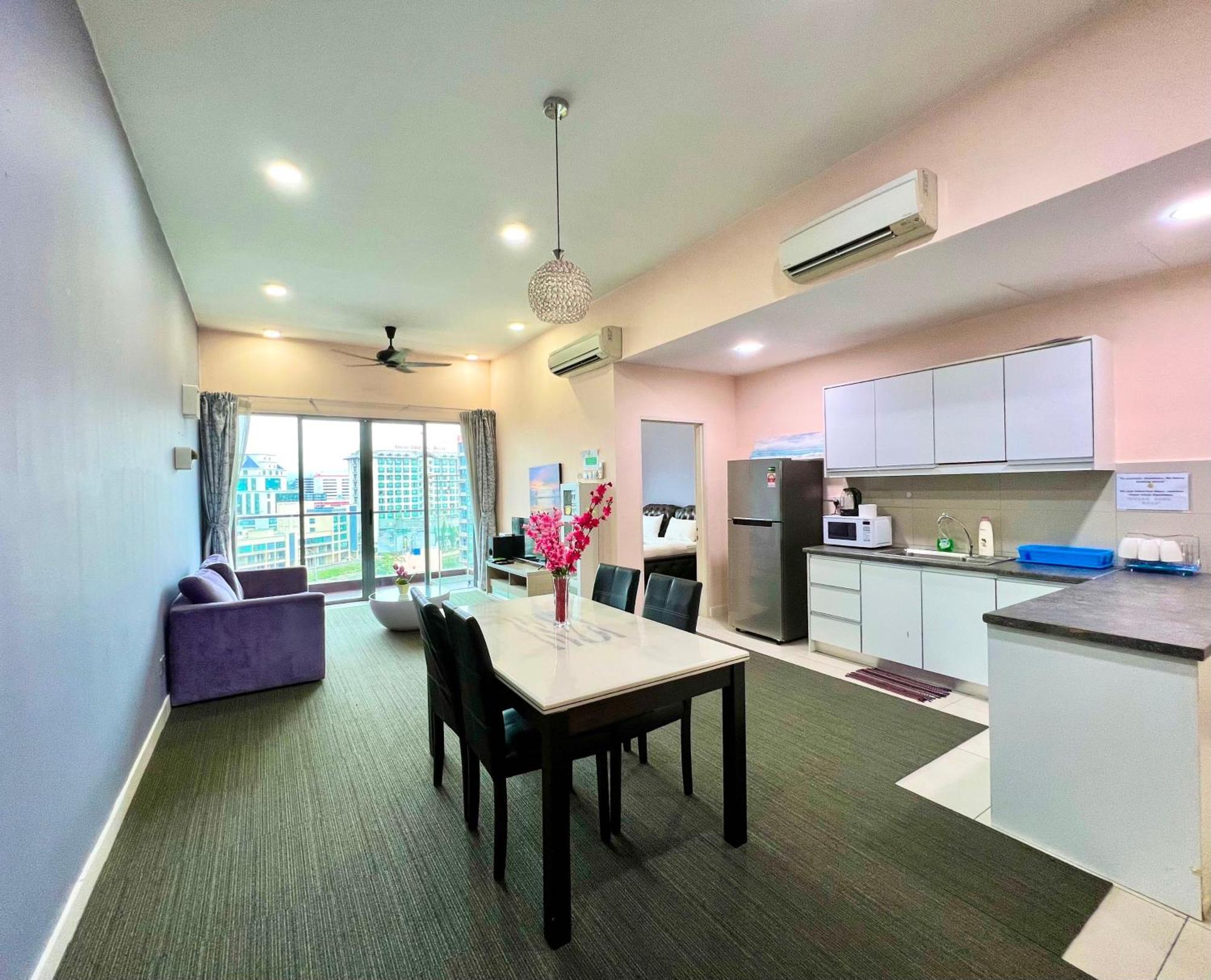 Capital O 90987 The Loft Residences Homestay @ Imago Shopping Mall 2 Kampong Sembulan Buitenkant foto