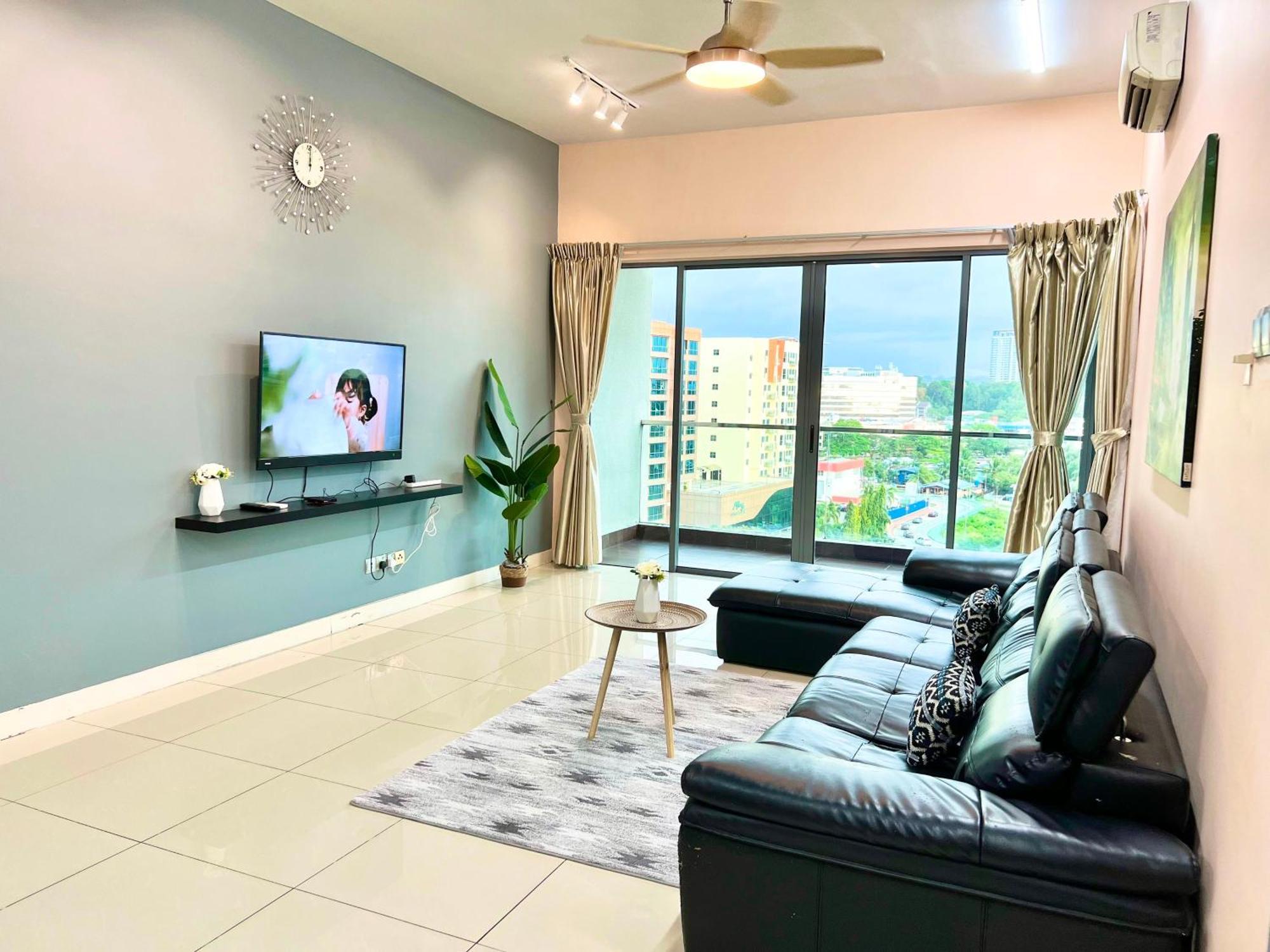 Capital O 90987 The Loft Residences Homestay @ Imago Shopping Mall 2 Kampong Sembulan Buitenkant foto