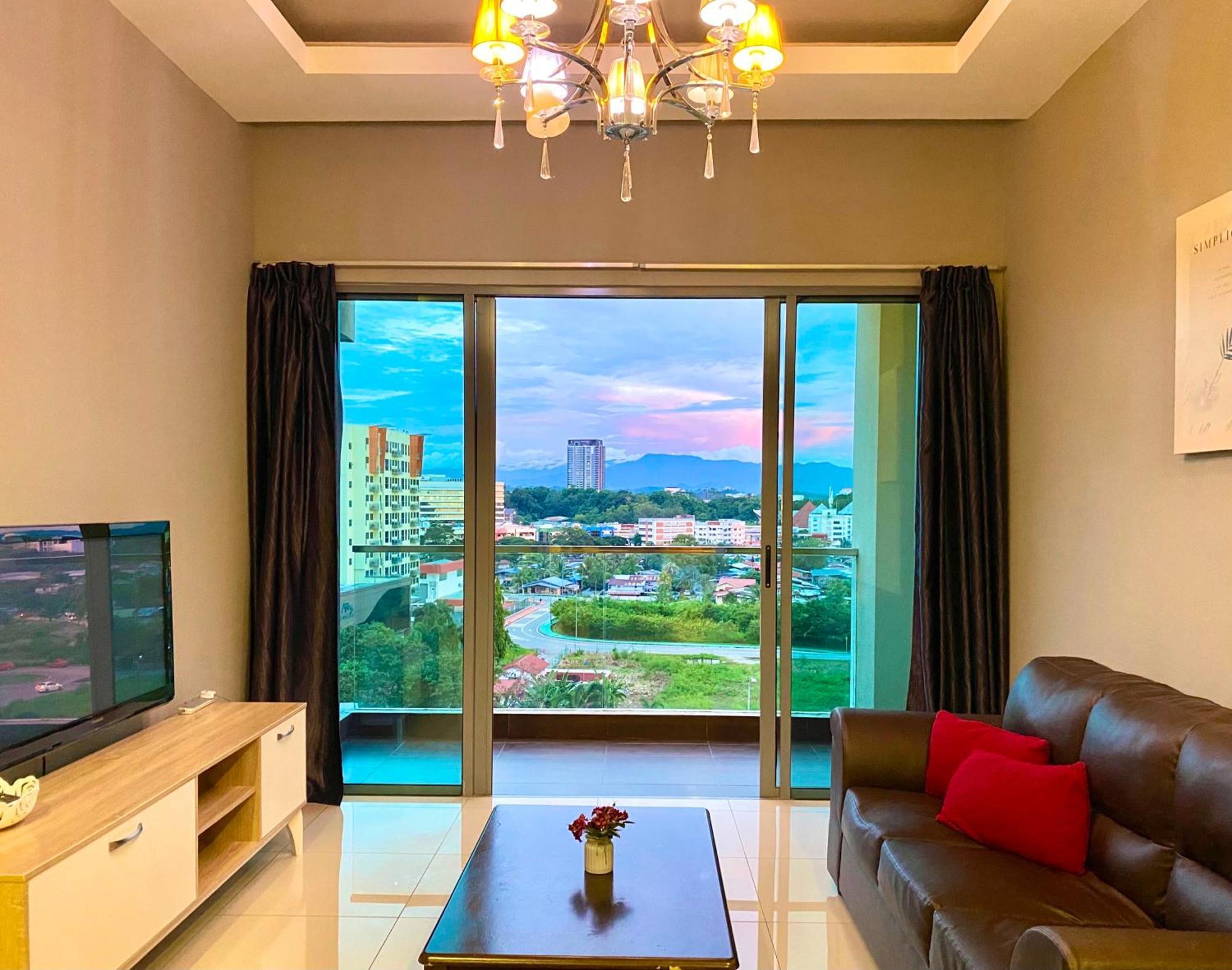 Capital O 90987 The Loft Residences Homestay @ Imago Shopping Mall 2 Kampong Sembulan Buitenkant foto